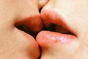接吻_关于接吻的文章_散文吧